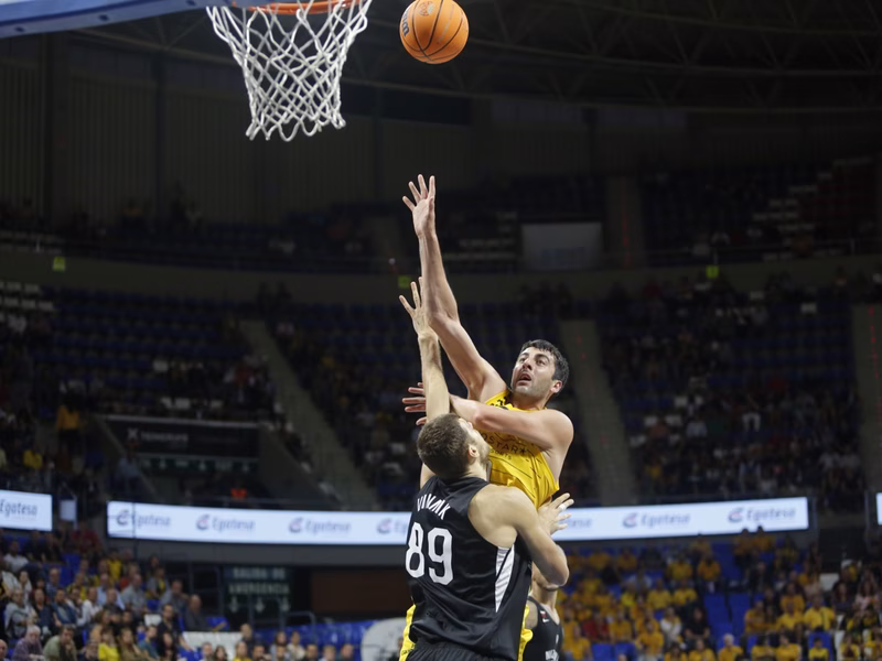 Iberostar Tenerife comienza su cuarta BCL con victoria en casa (81-67)