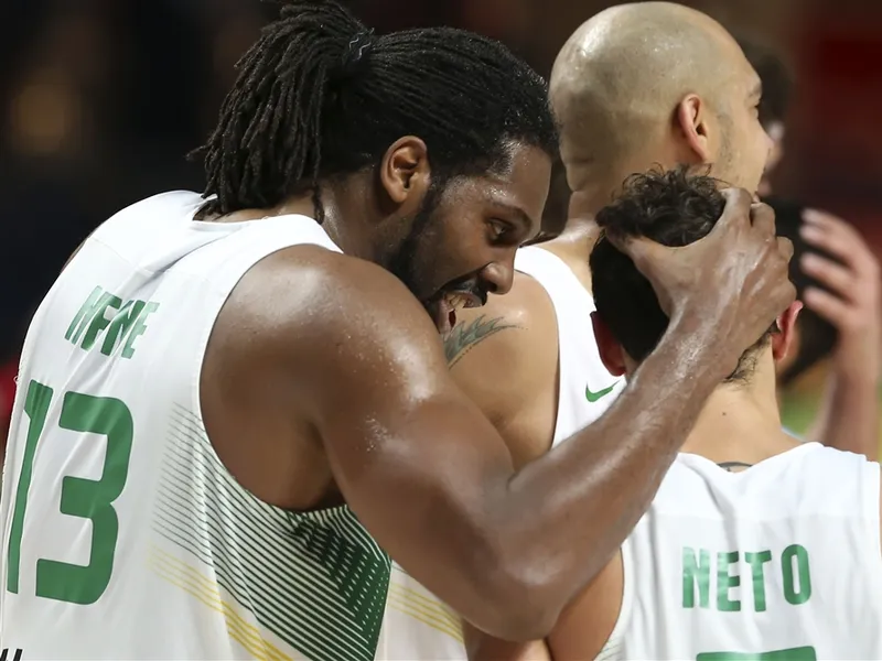 Neto permite a Brasil tomarse una revancha histórica y meterse en cuartos (85-65)