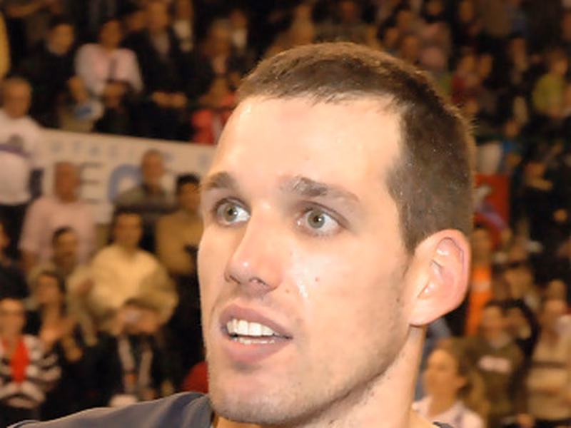 El capitán Carles Bravo renueva su compromiso con el Palencia Baloncesto