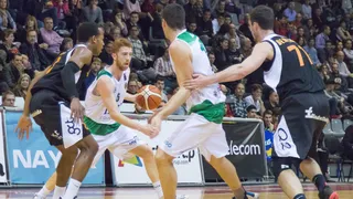 Palencia, líder en una noche de prórrogas. Burgos y Oviedo, caen. Vega, MVP