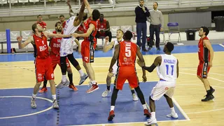 Granada y La Roda aprovechan el pinchazo de Alicante. Ávila frena a Baskonia