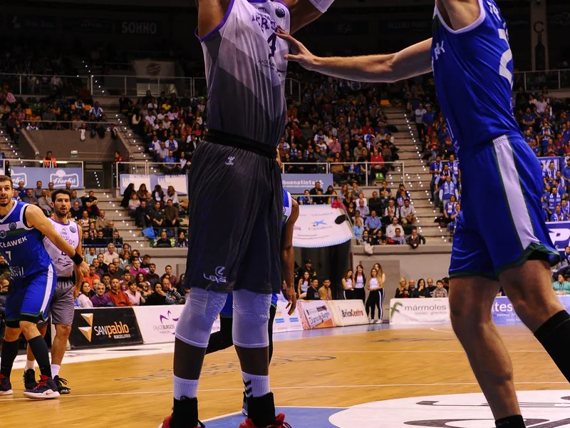 San Pablo Burgos se da un festín a costa de Anwil Wloclawek (110-78)