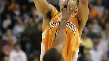 Zoco ACB: Lofton planta a Cajasol y a Estudiantes, ¿para tomar rumbo a Murcia? Los colegiales se hacen con Blake Ahearn