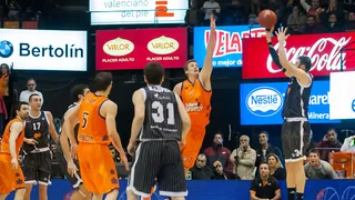 Eurocup Last16: Kostas Vasileiadis ejerce otra vez de héroe bilbaíno en un partido que nadie parecía poder ganar