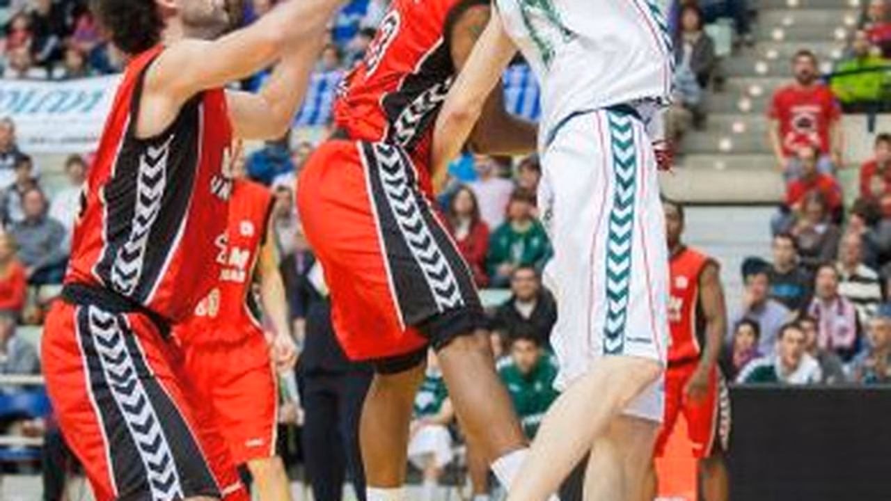 UCAM despeja sus fantasmas ante Unicaja tras un tercer cuarto para enmarcar (76-68)