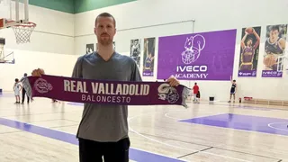 La historia del fichaje de Davis Rozitis: de seguridad nacional a jugar en el Valladolid