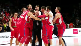 Serbia recuerda a la de décadas pasadas y se mete en la final a pesar de Batum (85-90)