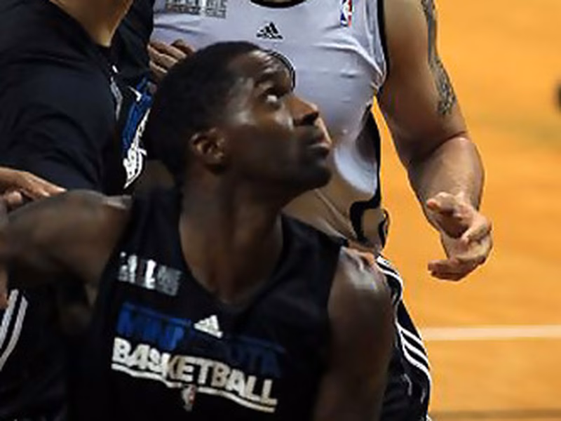 NBA: ¿Qué le ocurre a Tiago Splitter?