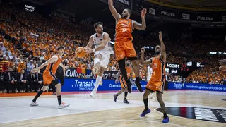 Este pívot de Valencia objetivo de Zaragoza tras la posible salida de Nate Watson