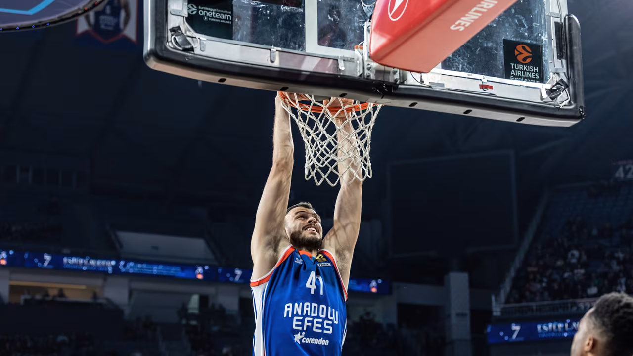 Ante Zizic deja Efes y firma por otro equipo Euroliga