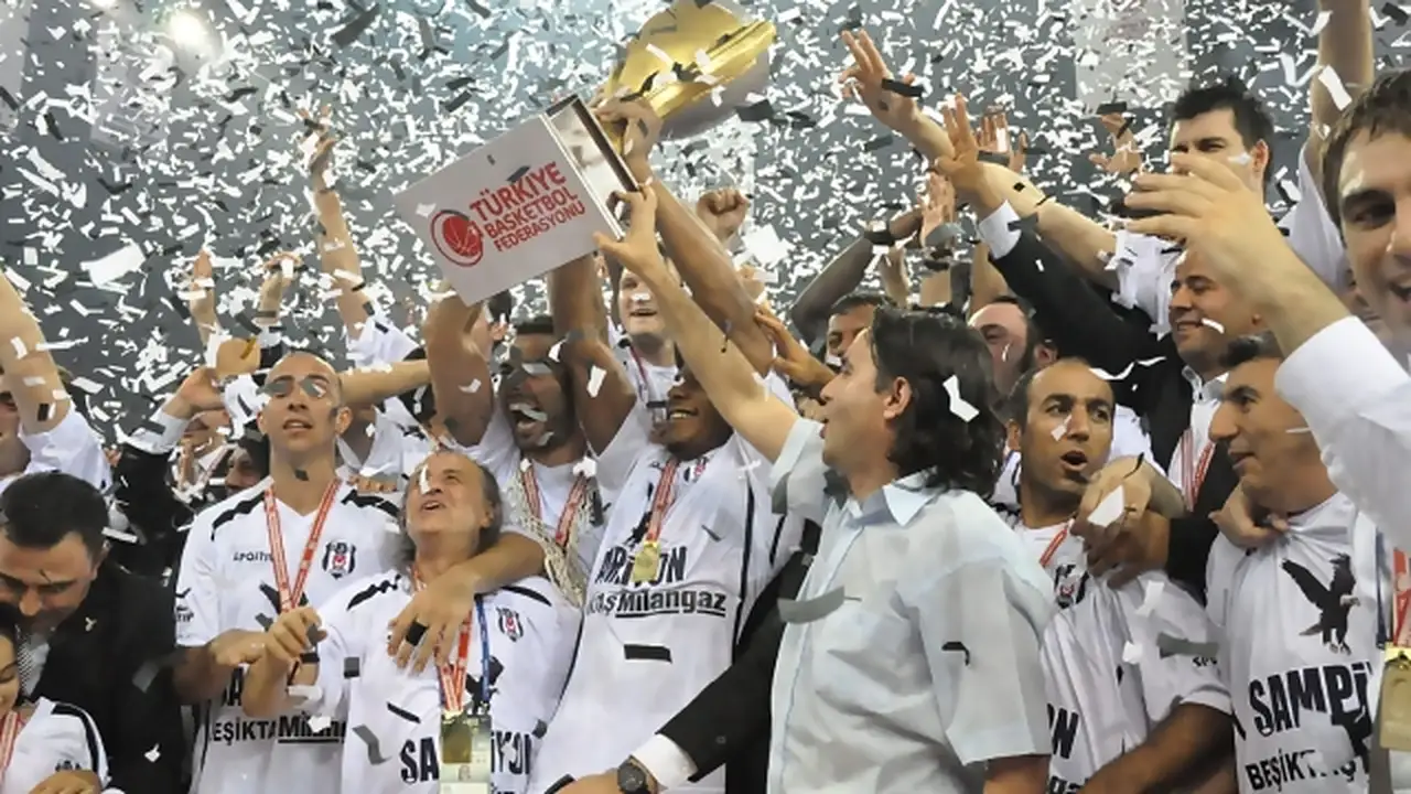 Liga Turca (Final):  ¡Besiktas campeón! El equipo de Ataman completa un año inolvidable, se lleva liga y copa domésticas, además de la Eurochallenge