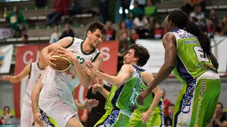 Tarragona borra a Araberri a golpe de triple. Clínicas sigue creciendo