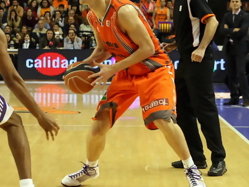 Pamesa Valencia renueva a Víctor Claver