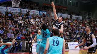 Calegari, “4” de lujo para Coruña; Quique Suárez a Navarra; renuevan Aguilar y Todorovic