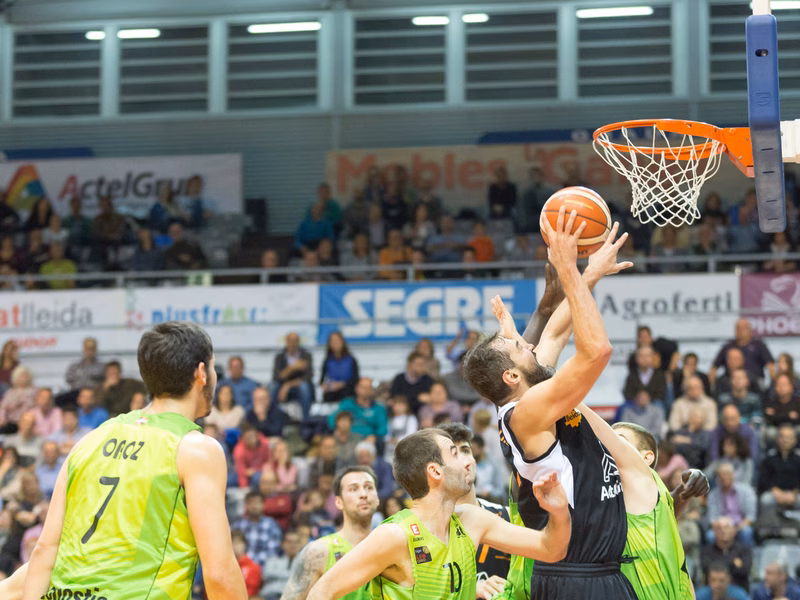 Ricardo Uriz derrota al Força Lleida sobre la bocina. Burgos y Palencia también sufren