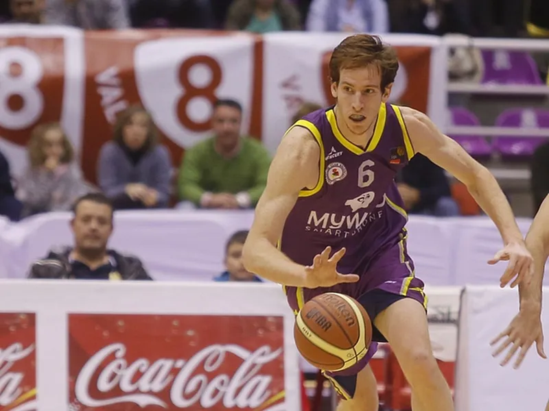 Javi Lucas, nueva pieza para el Palma Air Europa; Alejandro Alcoba seguirá en Melilla