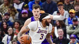 El pivot que quieren los Lakers: es más alto que Davis y promedia 3 bloqueos por partido