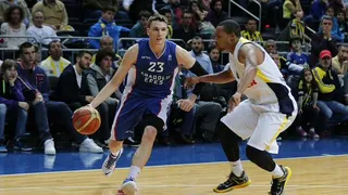 Derrota de Fenerbahce ante Efes y preocupación por las lesiones de Bjelica y Goudelock