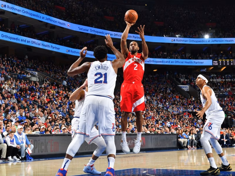 Un extraterrestre llamado Kawhi Leonard empata la serie (101-96)
