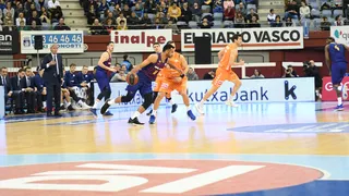 El Barça Lassa arrolla al Delteco GBC en un gran tercer cuarto (71-104)