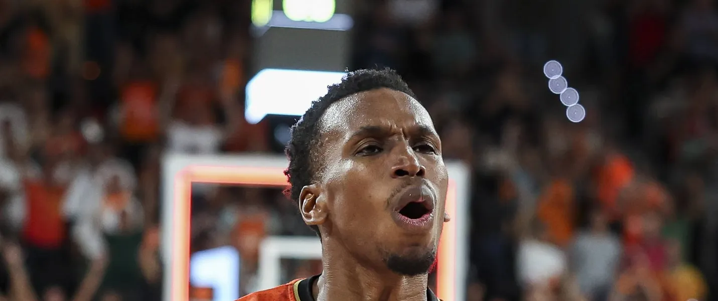 Valencia Basket gana 93-104 en Par&iacute;s con 25 puntos de TJ Shorts ante su exequipo