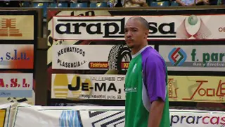 Jay Joseph abandona el C.B Plasencia Galco