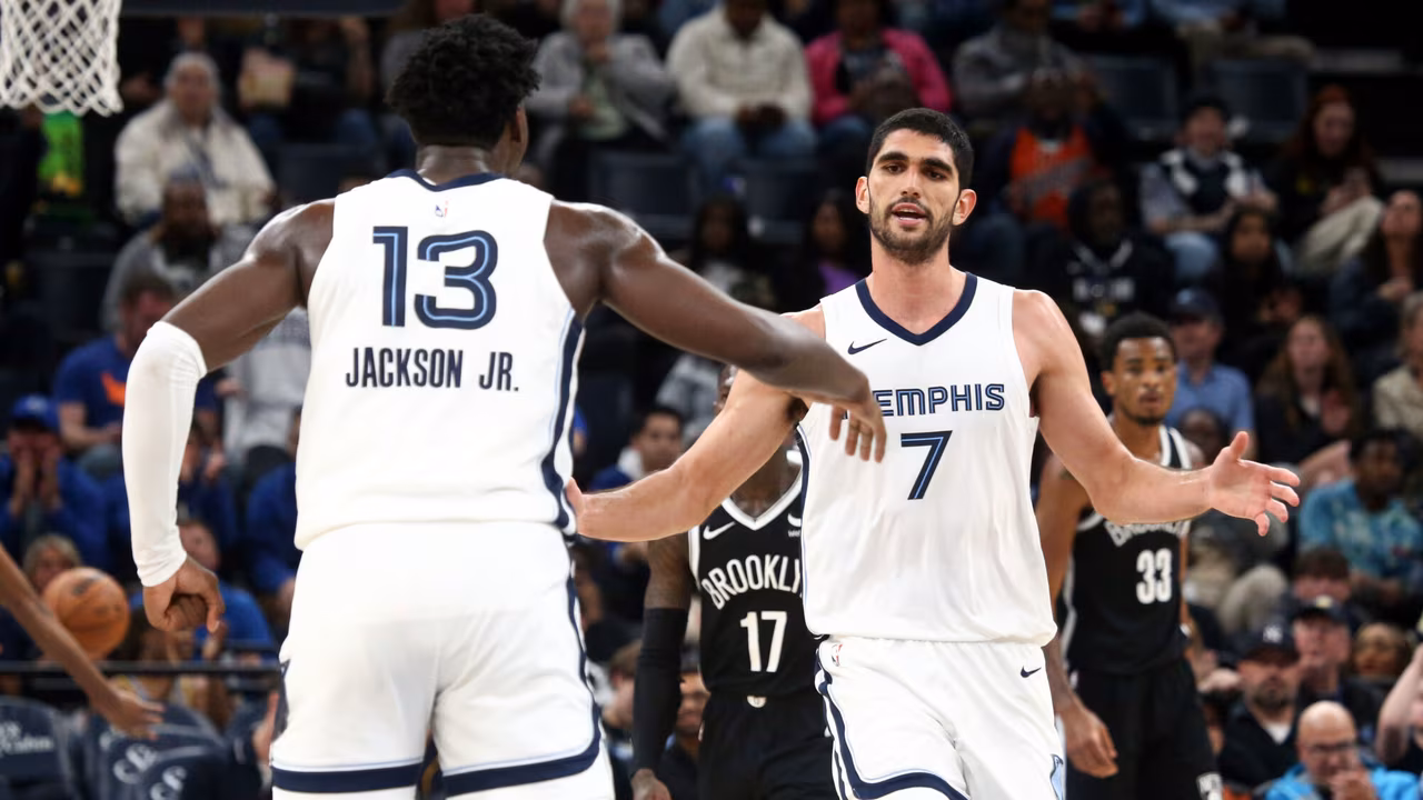 El español que la está rompiendo en la NBA