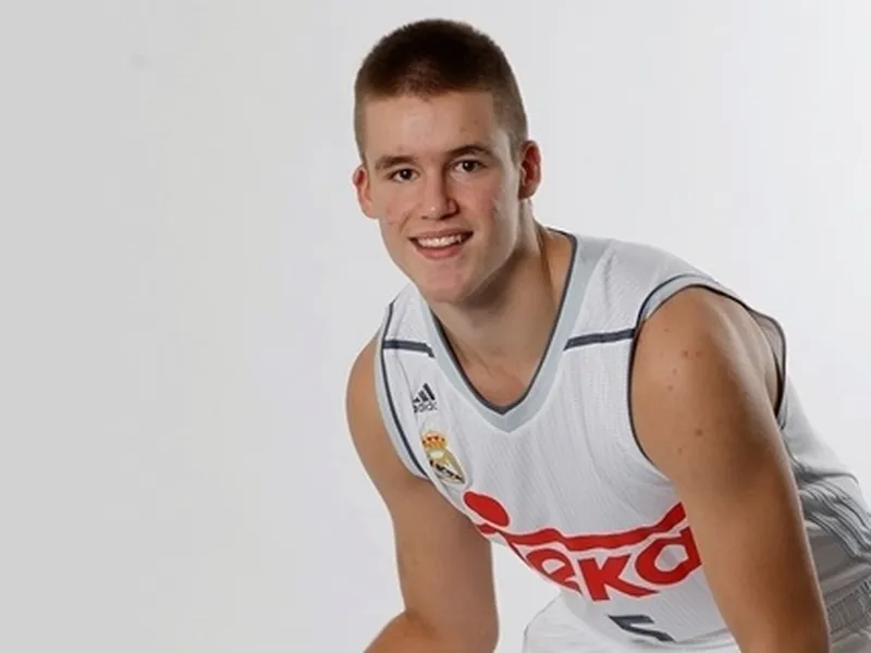 A tortas por Radoncic; el del Real Madrid podría jugar hasta en cuatro selecciones