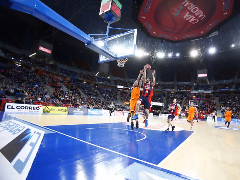 Caja Laboral, liderado por San Emeterio sufre para vencer a un magnifico trío Sené-Mainoldi-Feldeine (65 puntos) (84-77)