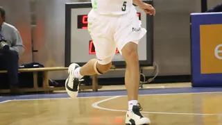 Berni salva a un Unicaja sin identidad, Estudiantes jugó medio partido