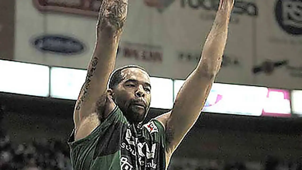 Zoco europeo: Óscar Torres firma por la Fortitudo de Bolonia y Charles Gaines por el Galatasaray<br>
