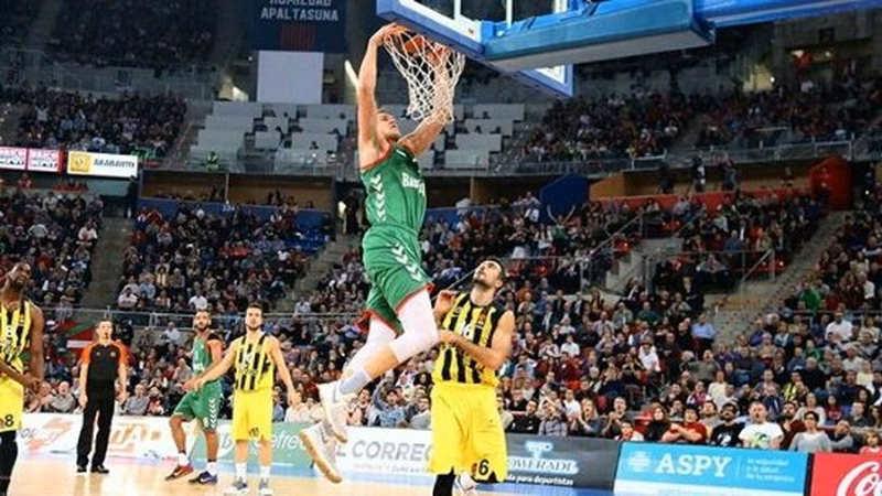 Baskonia da un golpe sobre la mesa y aplasta a la peor versión del Fenerbahçe (86-52)