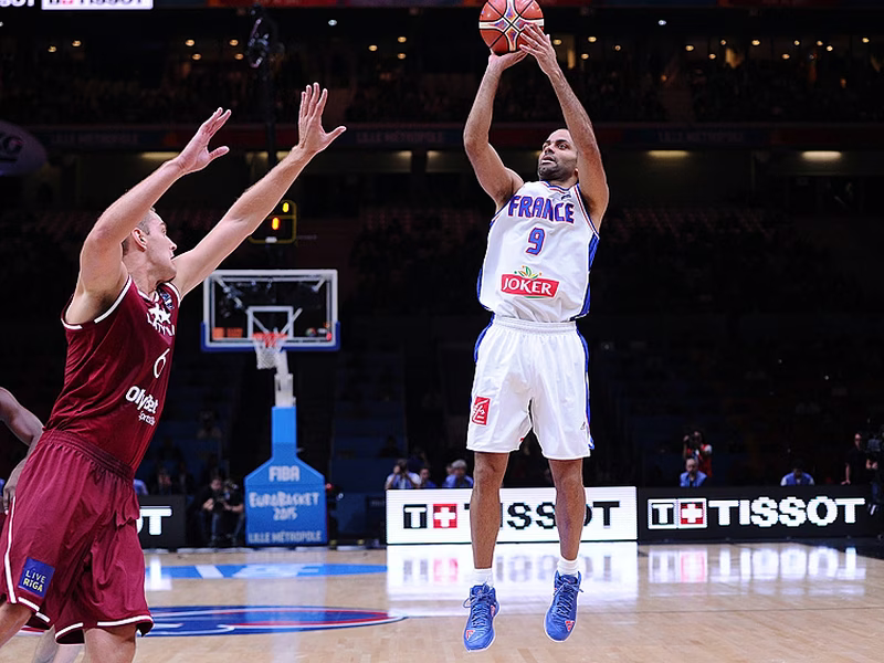 Francia, Parker y cuatro más, a semifinales con 5 minutos mágicos (84-70)