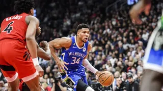 Noche NBA: Bucks vence al ritmo de Giannis y duelos igualados en California