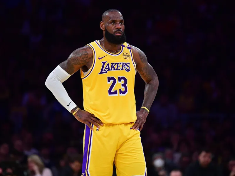 Un nuevo récord para LeBron James: la mayor caída salarial de la historia