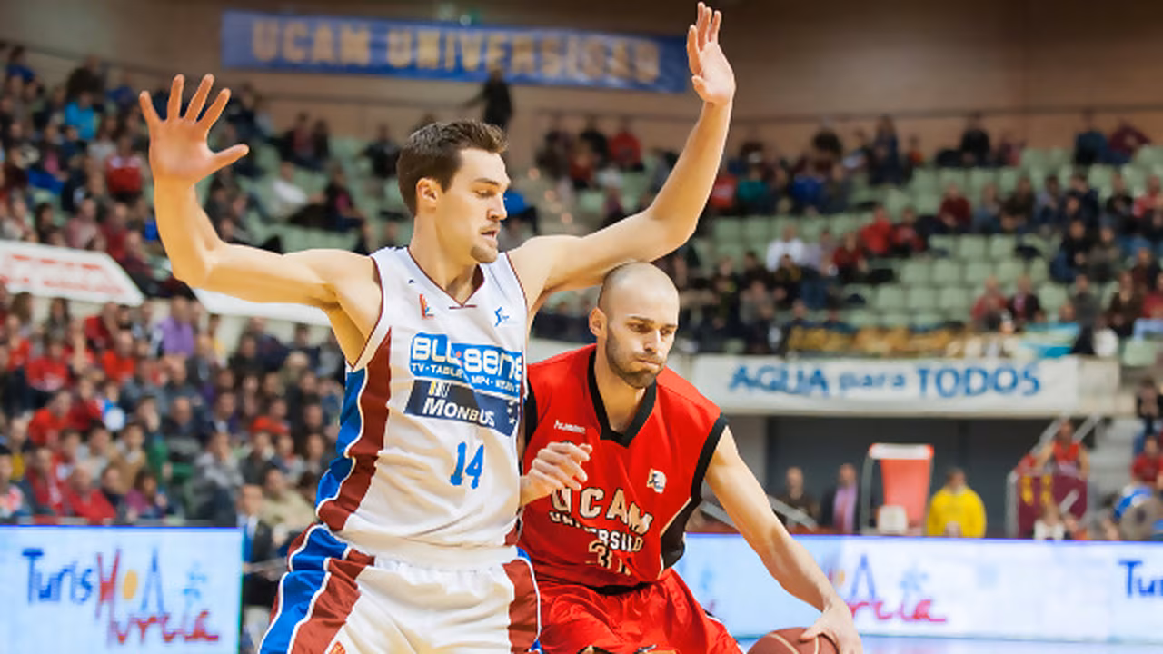 La experiencia de Berni da un plus a UCAM Murcia ante Obradoiro (83-77)