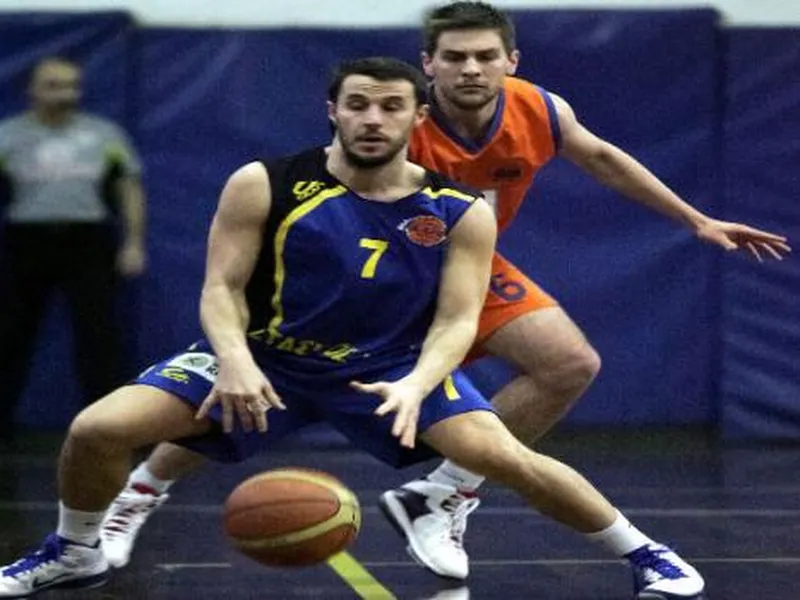 ¡A Felipe Reyes le sale un competidor en Grecia!