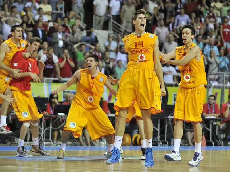 #FIBAU18 Un triple final de Juancho Hernangómez da el bronce a España