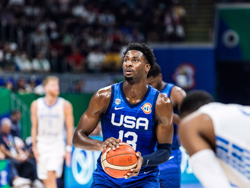 El gesto de Jaren Jackson con Papagiannis en mitad de una entrevista