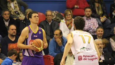 Emoción, sonrisas y lágrimas. Garrett valora ¡40! en el triunfo del Amics en Lugo