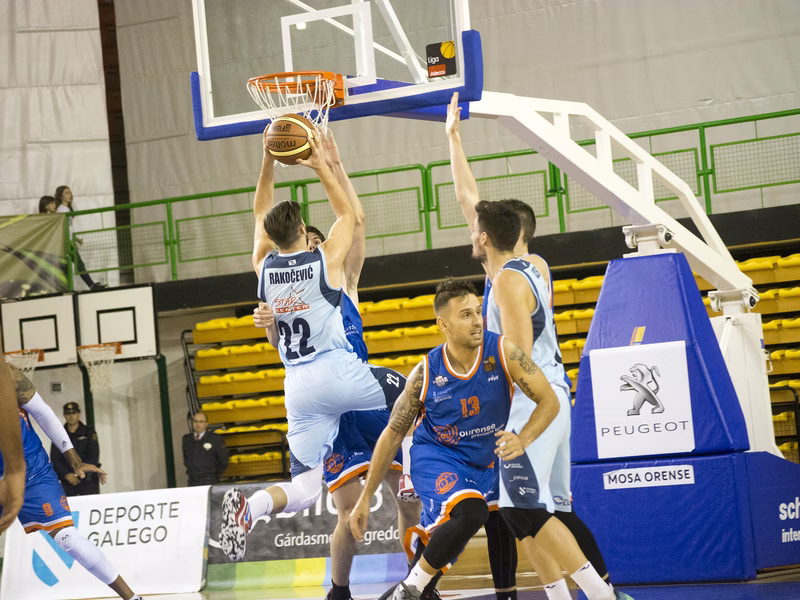 Breogán arrasa en el derbi do Miño y se mantiene colíder. Guillén-Barnes, doble MVP