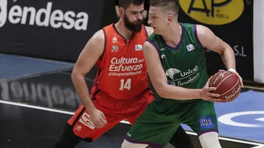 Unicaja vence en el Carpena a Valencia Basket y habrá 3º partido en la final de Eurocup