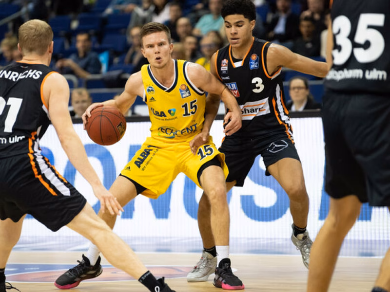 easyCreditBBL (J6): ALBA Berlín es el nuevo líder tras la derrota de HAKRO Merlins