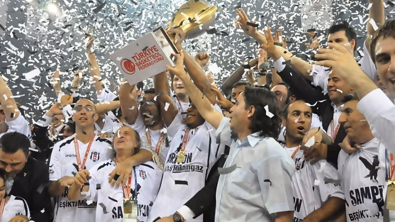 #LigasEXT: Besiktas gana la liga 37 años después con un gran Arroyo