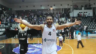 Lofton, milagro desde medio campo; 11 triples de Carter; Fenerbahce, líder en solitario