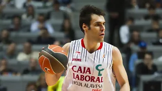Fernando San Emeterio seguirá en Vitoria hasta junio de 2015