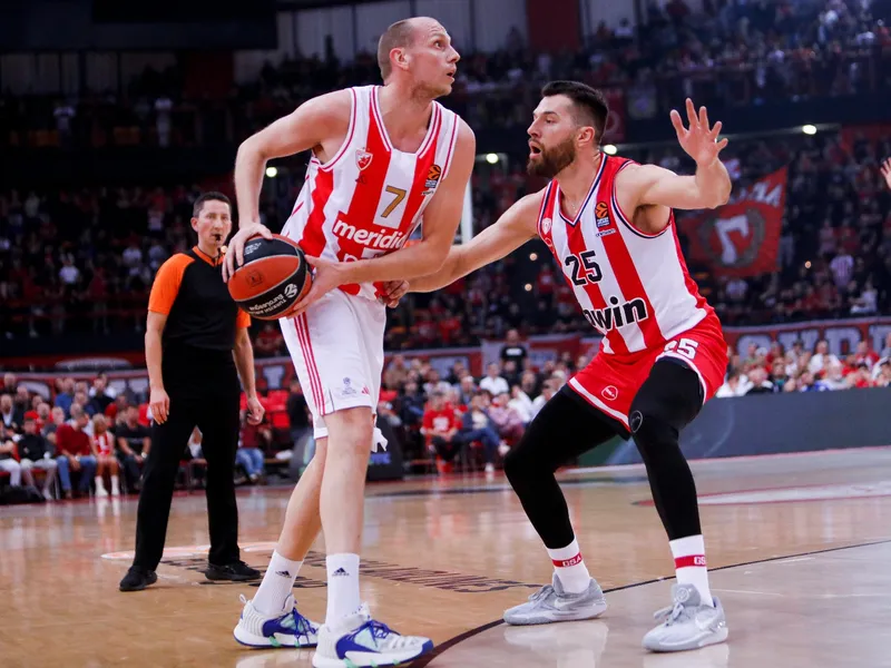 La curiosidad del año: Olympiacos y Estrella Roja jugaron con la misma camiseta