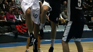 Adecco Plata (J8): Jornada visitante donde el colista estrenó su casillero siendo el único que ganó en casa. Gerbert Martí MVP para romper imbatibilidad de Mendizorrotza