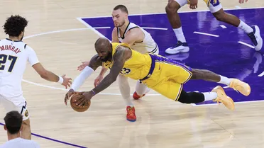 LeBron James realiza una jugada increíble y los Lakers vencen a los Nuggets en tiempo extra