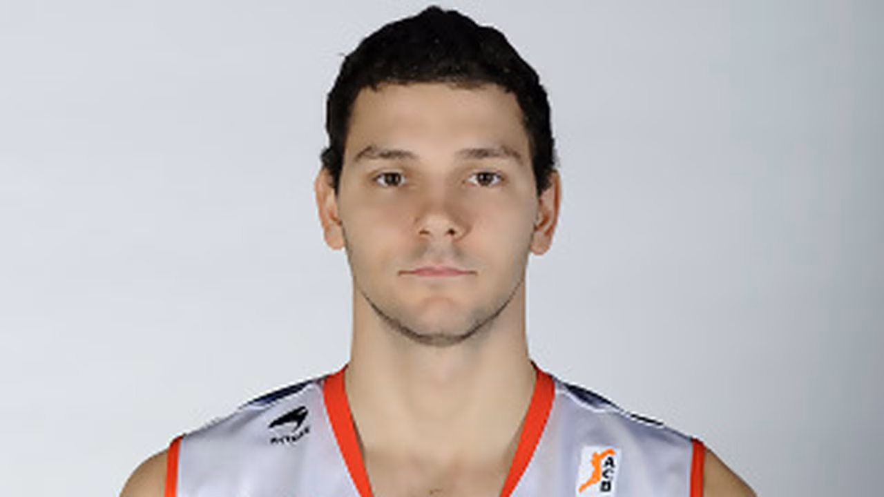El Caja Laboral corta a Lofton y renueva a Micov